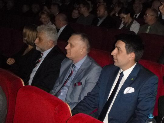 OKIEM RADNEJ. Dwukadencyjność jako sposób na pozbycie się konkurencji