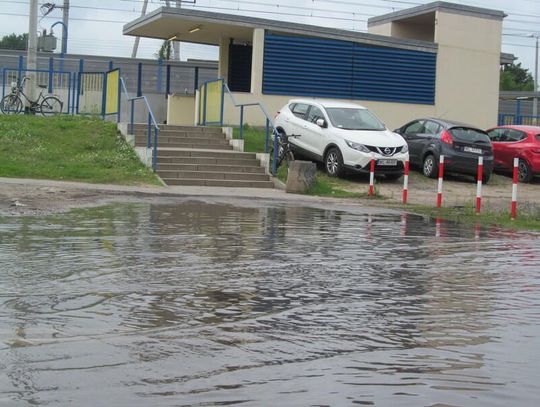 Park wodny przy wejściu na perony?