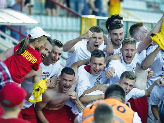 PIŁKA NOŻNA. Awans jest nasz!!! - Powrót po roku do II ligi!