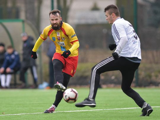 PIŁKA NOŻNA. Broń lepsza. Pierwszy sparing