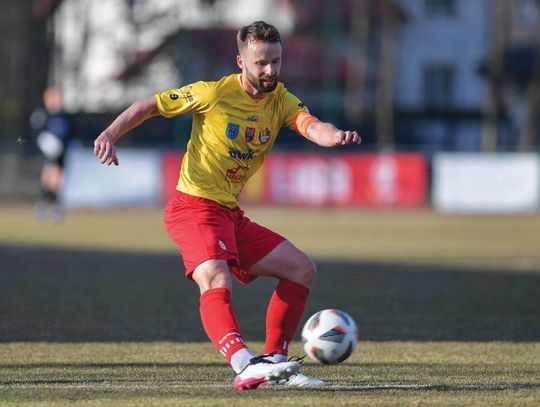 PIŁKA NOŻNA. Kapitan za trzy!  Zwycięskie derby