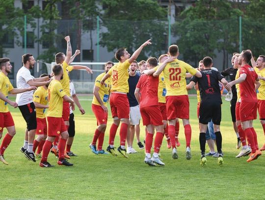 PIŁKA NOŻNA. Udany finisz w dziesięciu! - Legionovia – Olimpia Zambrów 3-2(1-2)