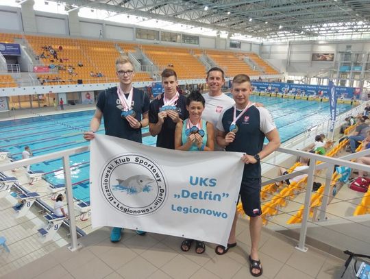 PŁYWANIE. 11 medali „Delfinków”!