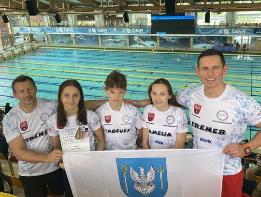 PŁYWANIE. Delfin na Letnich Mistrzostwach Polski Juniorów Młodszych 14 lat w pływaniu