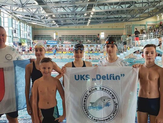 PŁYWANIE. „Delfinki” na podium. Mistrzostwa Ostrołęki