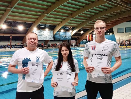 PŁYWANIE. Kilka rekordów i wysokie miejsca na podium