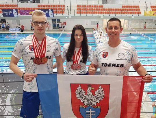 PŁYWANIE. Medale Joasi i Krzyśka. Zimowe MP Mastersów