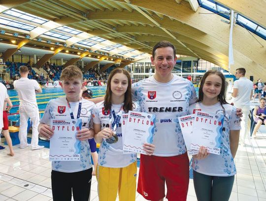  PŁYWANIE. Trzy medale „delfinków”. Od młodzika do olimpijczyka