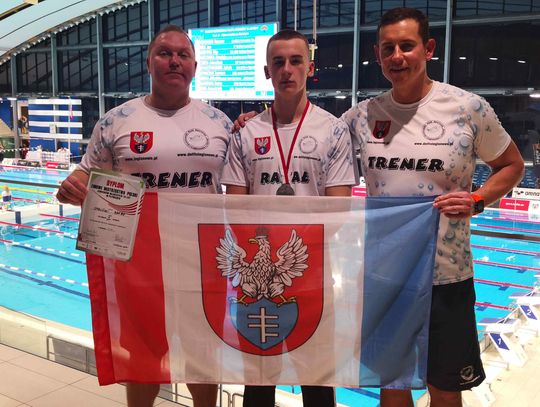 PŁYWANIE. Zimowe MP Juniorów. Srebrny Rafał