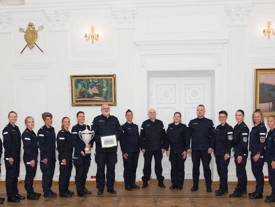 Policjantka na podium