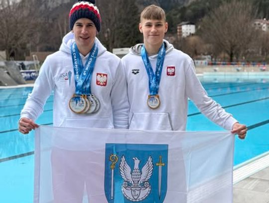 Polskie triumfy na Mistrzostwach Świata w lodowym pływaniu