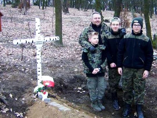 POWIAT. Nowy krzyż na szlaku