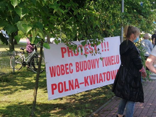RAPORT Z PODWARSZAWSKIEJ NOCLEGOWNI. Nikt nie chce przeprawy pod nosem