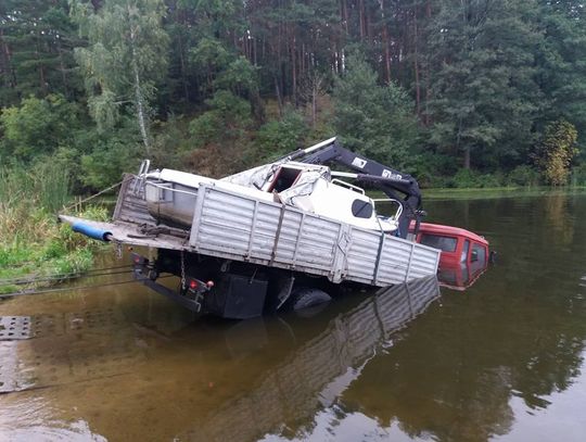 SEROCK. Ciężarówka w jeziorze