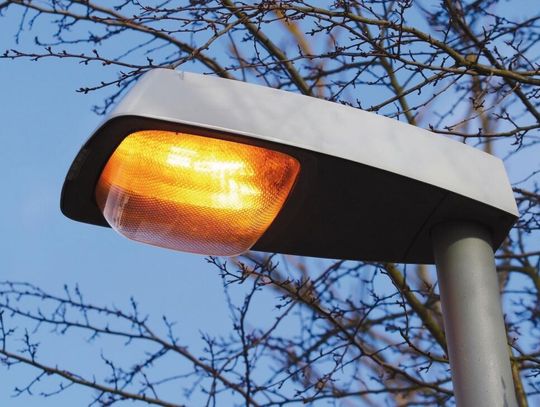 SEROCK. Nowe oświetlenie przy zaporze w Dębe i nie tylko