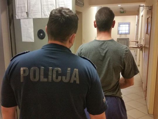 SEROCK. Okradał rodziców i wymuszał od nich pieniądze
