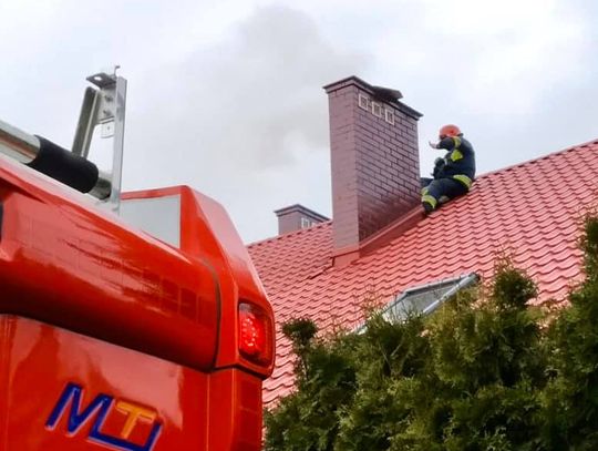 SEROCK. Pożar sadzy w domu jednorodzinnym