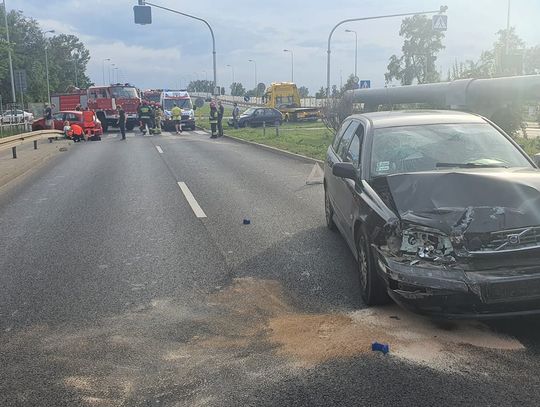 SEROCK. Wypadek na DK61 i Groszkowskiego. Dwie osoby trafiły do szpitala