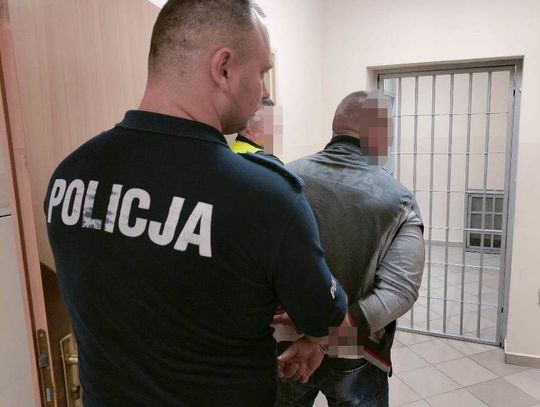 SEROCK. Zatrzymani za rozbój i zniszczenie luksusowego samochodu w Serocku