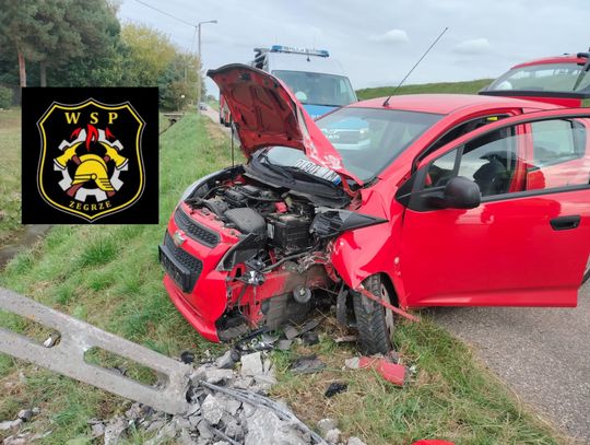 SEROCK. Zjechała z drogi i przywaliła w słup