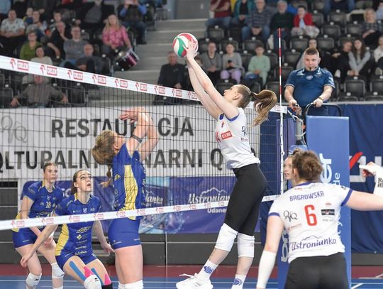 SIATKÓWKA. Raz na wozie, raz pod wozem. Siatkówka. LTS Legionovia – Sokół Mogilno 0:3 (18:25, 22:25, 23:25), LTS Legionovia – Karpaty Krosno 3:0 (25:18, 25:23, 25:22)