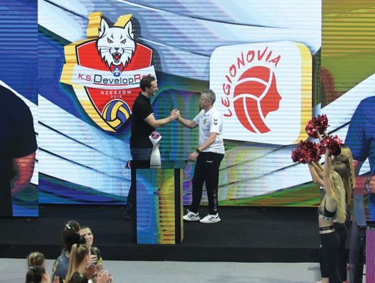 SIATKÓWKA. Z podniesionym czołem. Puchar Polski dla rzeszowianek