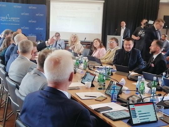 Sprzedajni politycy czyli piłkarski poker