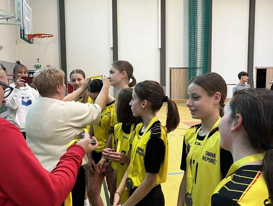 Srebro dziewcząt w unihokeju