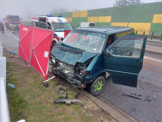 STASI LAS. Bus wjechał w autobus. Nie żyje 41-latka