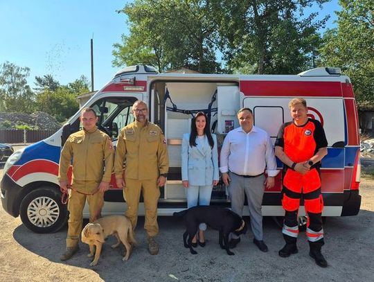 Strażacy z Legionowa otrzymali ambulans