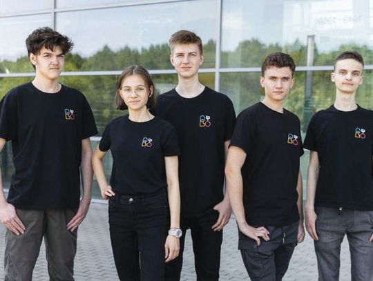 TECHNOLOGIA. Uczniowie z Białegostoku opracowali rękawicę tłumaczącą język migowy