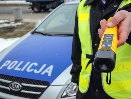 Ukradł samochód i pijany ruszył w trasę. Wpadł w ręce policjantów