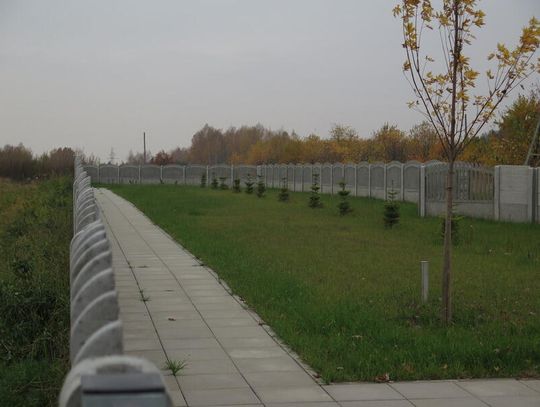 WIELISZEW. Cmentarz na miarę potrzeb