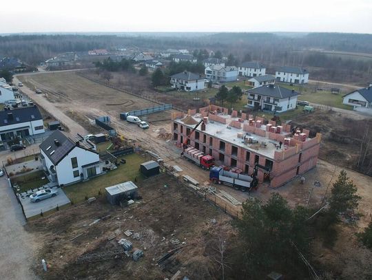 WIELISZEW. Dom JEDNORODZINNY, ale z wieloma lokalami?