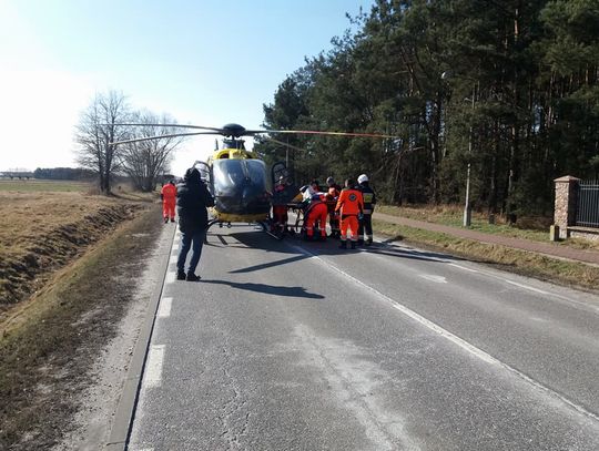 WIELISZEW. Staranował czterech rowerzystów. 14-latek był transportowany helikopterem