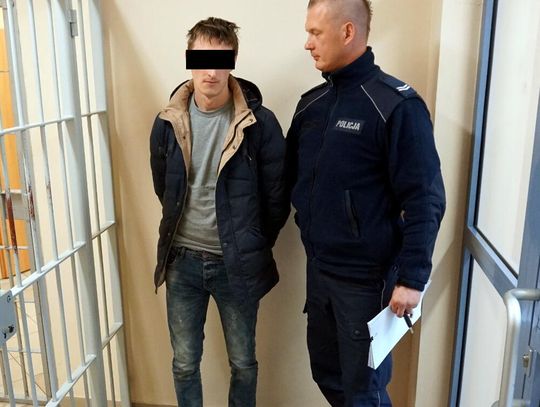 WIELISZEW. Ukradł samochód i pijany skończył na słupie