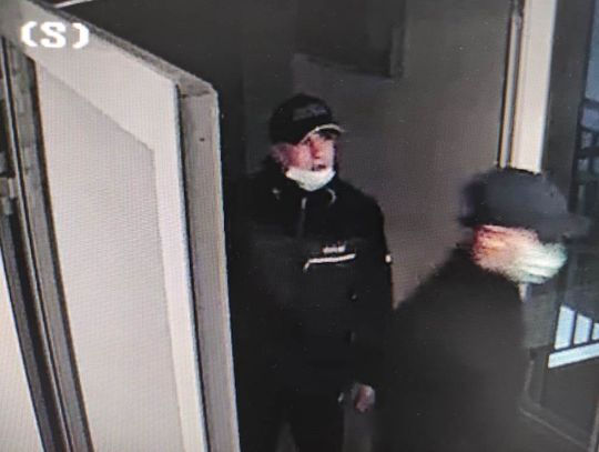 WIELISZEW. Wizerunki domniemanych sprawców kradzieży rowerów na os. Royal