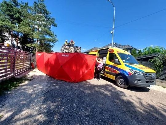 Wypadek przy załadunku śmieciarki w Wieliszewie