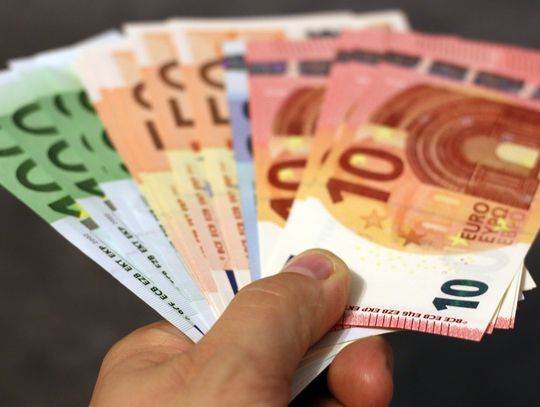ZA MIEDZĄ. Jak „wydoić frajera” na 70 tys. zł?