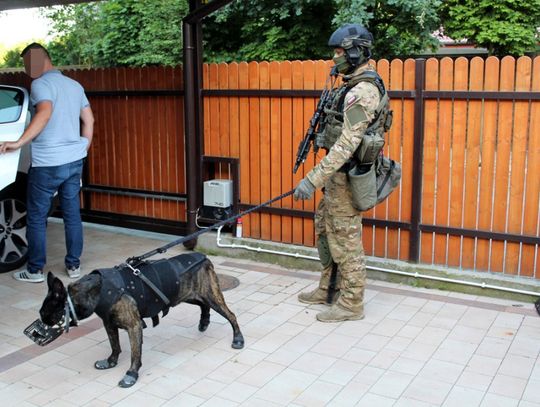 ZA MIEDZĄ. Policja zatrzymała 34 osoby w związku działalnością narkotykową