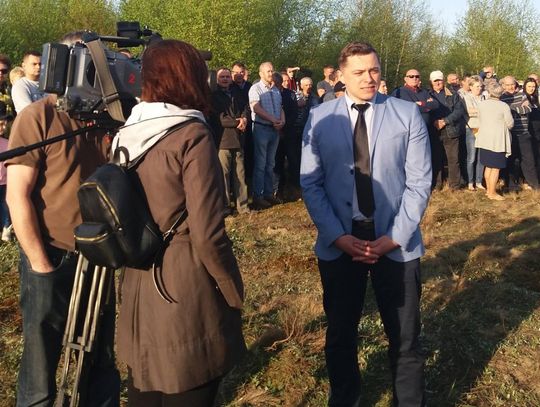 ZA MIEDZĄ. Protest przeciwko wysypisku śmieci