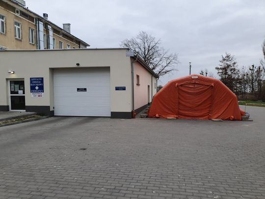 ZA MIEDZĄ. Przy szpitalu stanęła polowa izba przyjęć