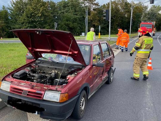 ZEGRZE. Nie zauważył czerwonego światła i wjechał w inne auto