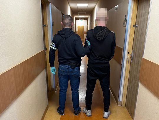 Złodziej zaskoczony na gorącym uczynku. Sklep nie zdążył nawet zadzwonić