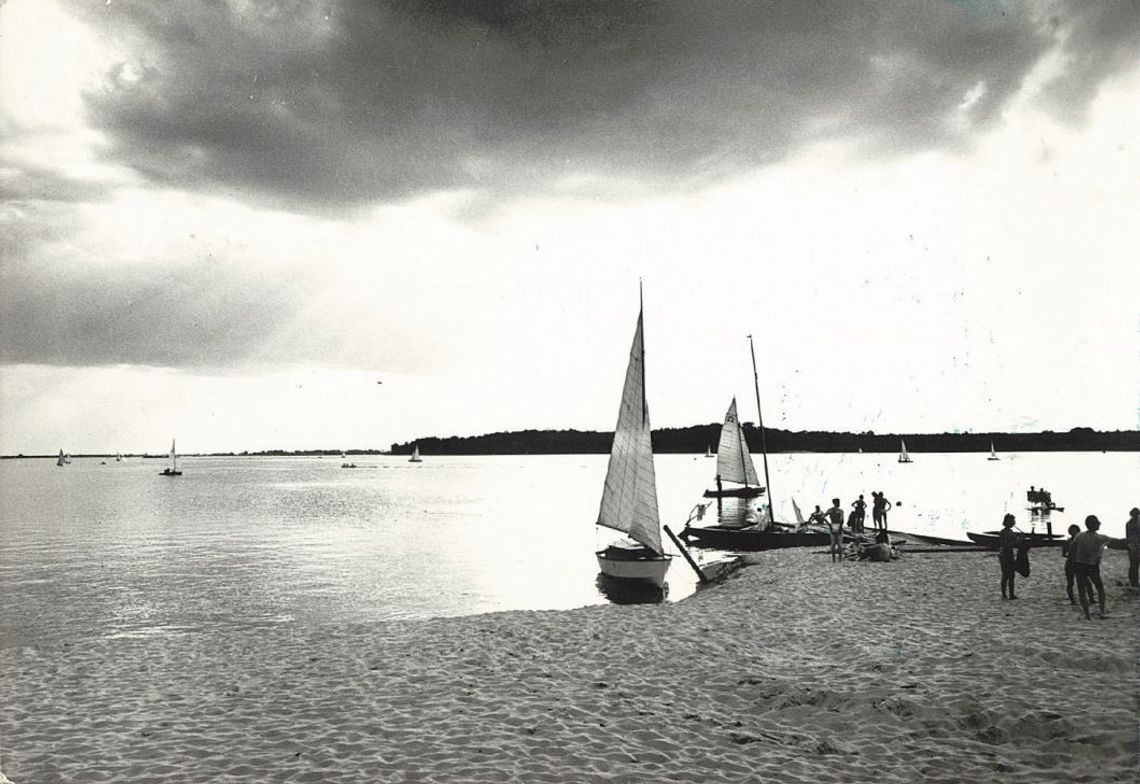 60 LAT JEZIORA ZEGRZYŃSKIEGO. Czysta woda, żółte plaże...