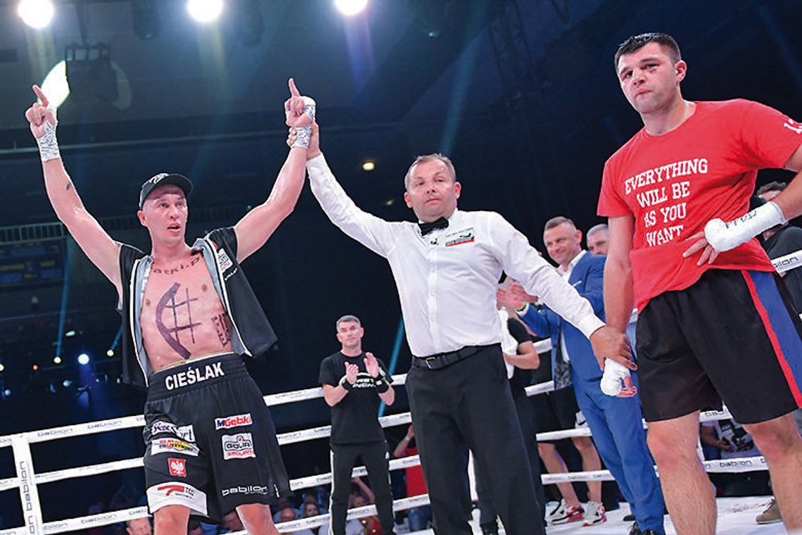 BOKS. Trzykrotnie na kolanach - Legionowo Boxing Night
