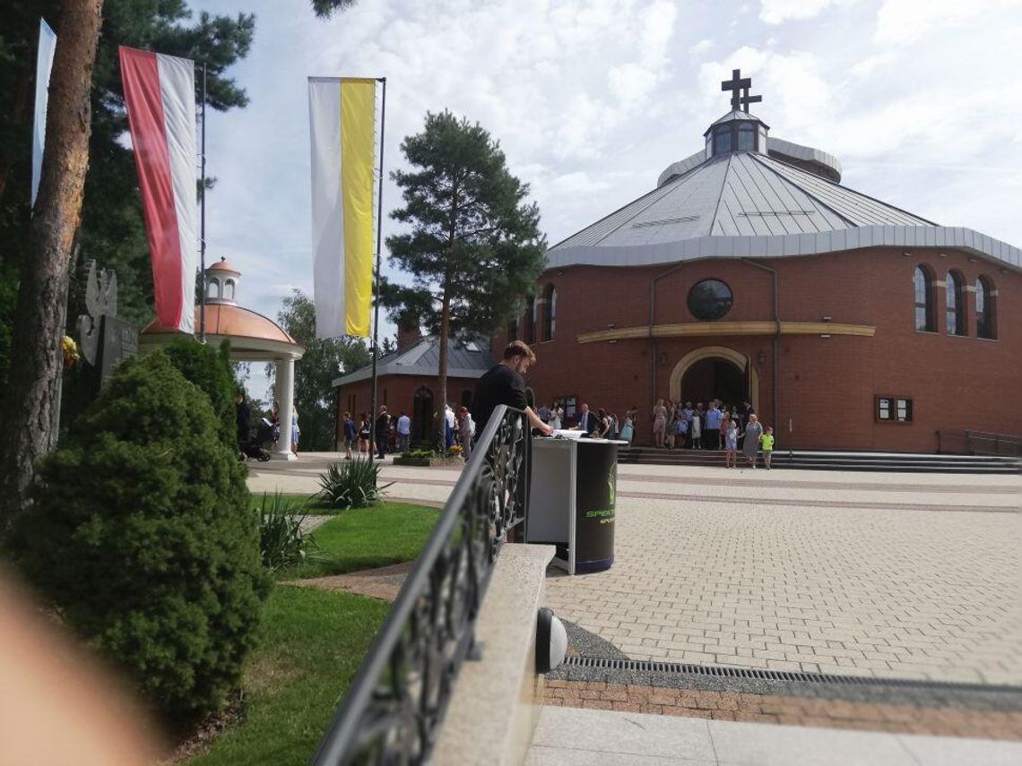 CO OBURZA MIESZKAŃCÓW. Agitacja pod kościołem - za wykupieniem nierentownego biznesu CO OBURZA MIESZKAŃCÓW. Agitacja pod kościołem - za wykupieniem nierentownego biznesu