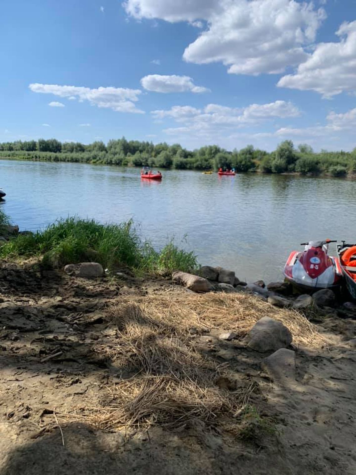 CZOSNÓW. Śmigłowiec spadł do Wisły. Dwie osoby w ciężkim stanie