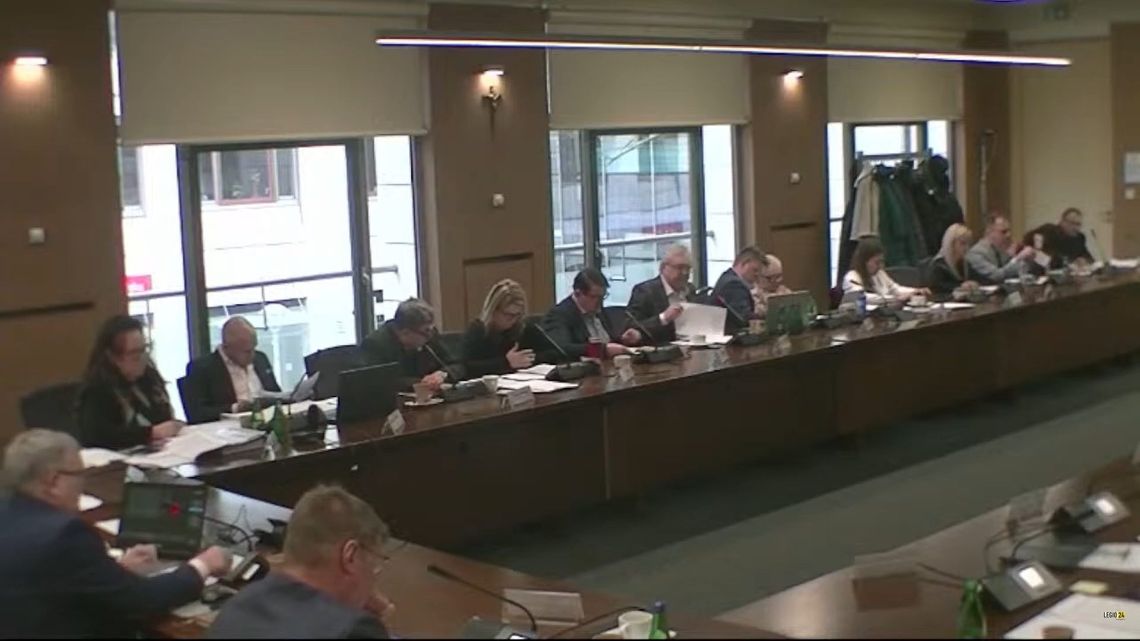 Czy warto być KLAKIEREM? – PORADNIK WYBORCZY
