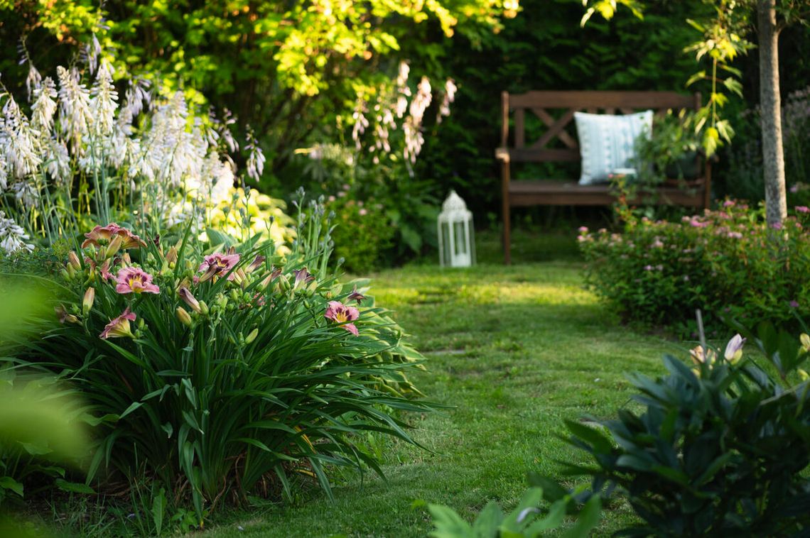 Garden party zamiast sztywnego balu. Dlaczego warszawiacy pokochali wesela w ogrodzie?